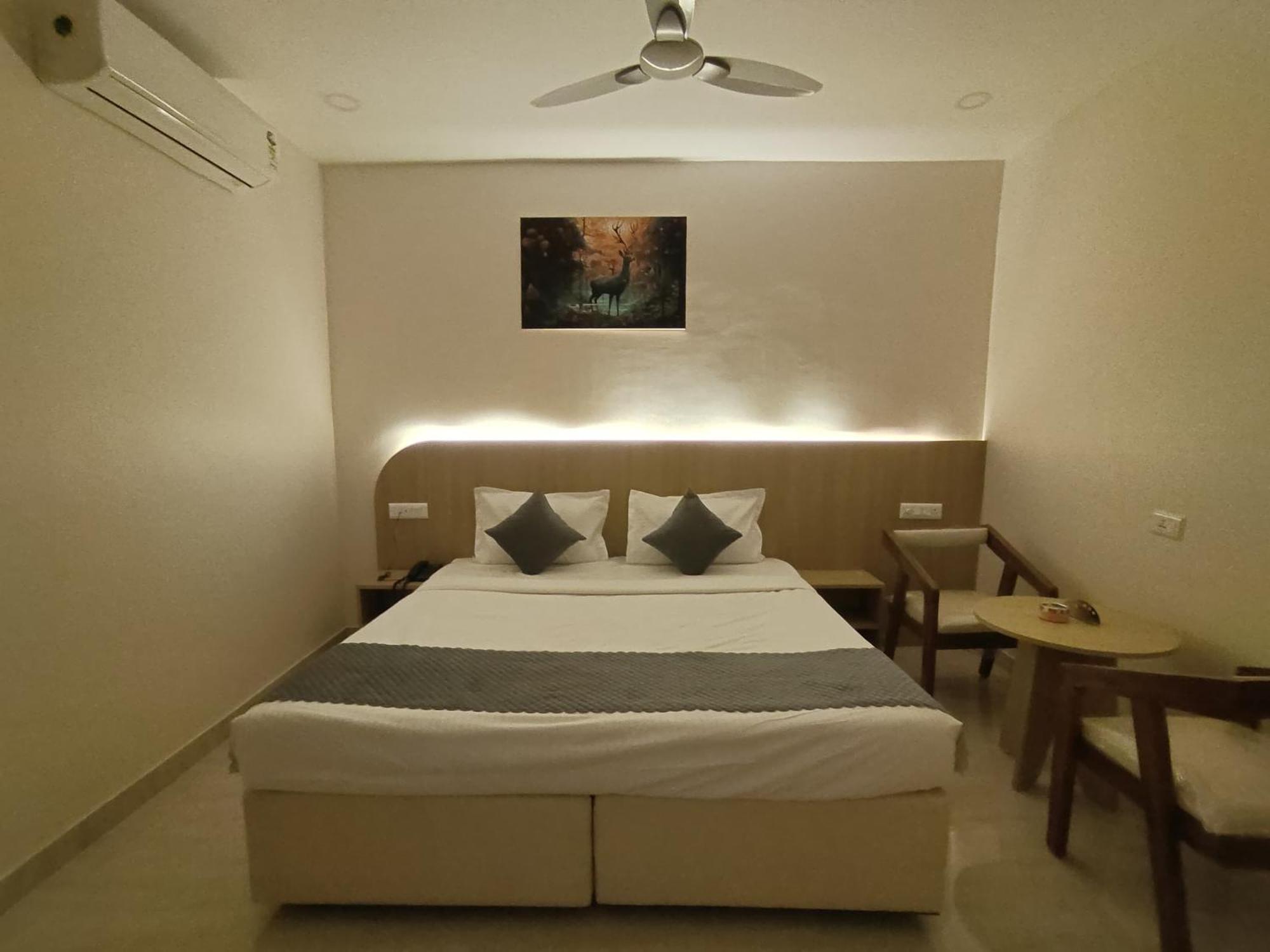 Hotel Meridian Blue Warangal Bagian luar foto