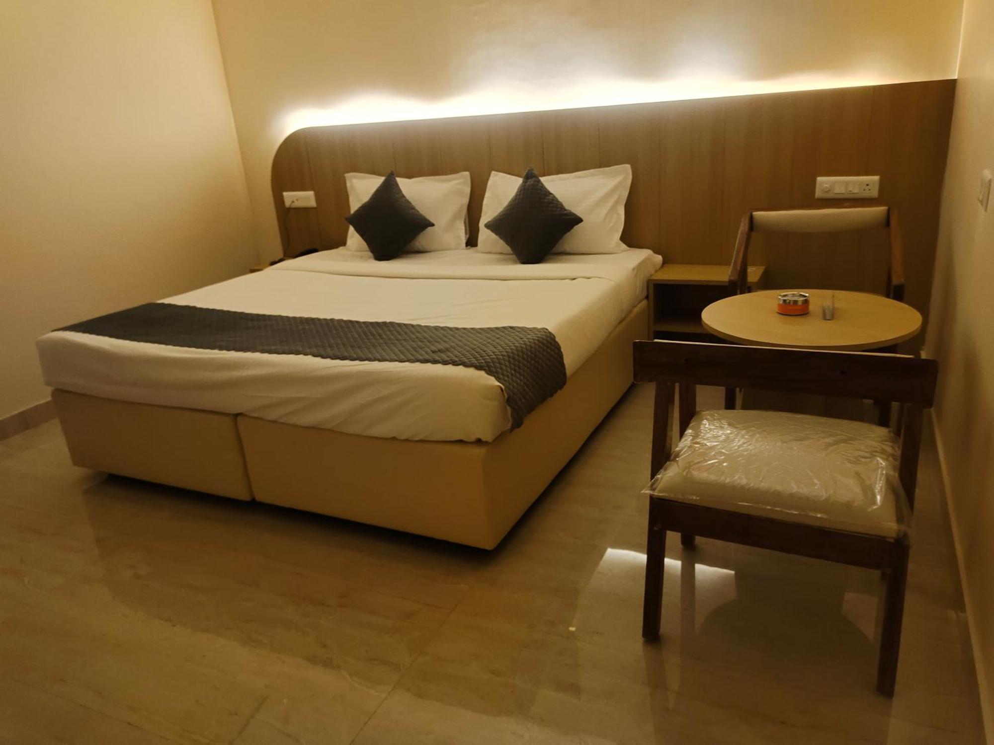 Hotel Meridian Blue Warangal Bagian luar foto