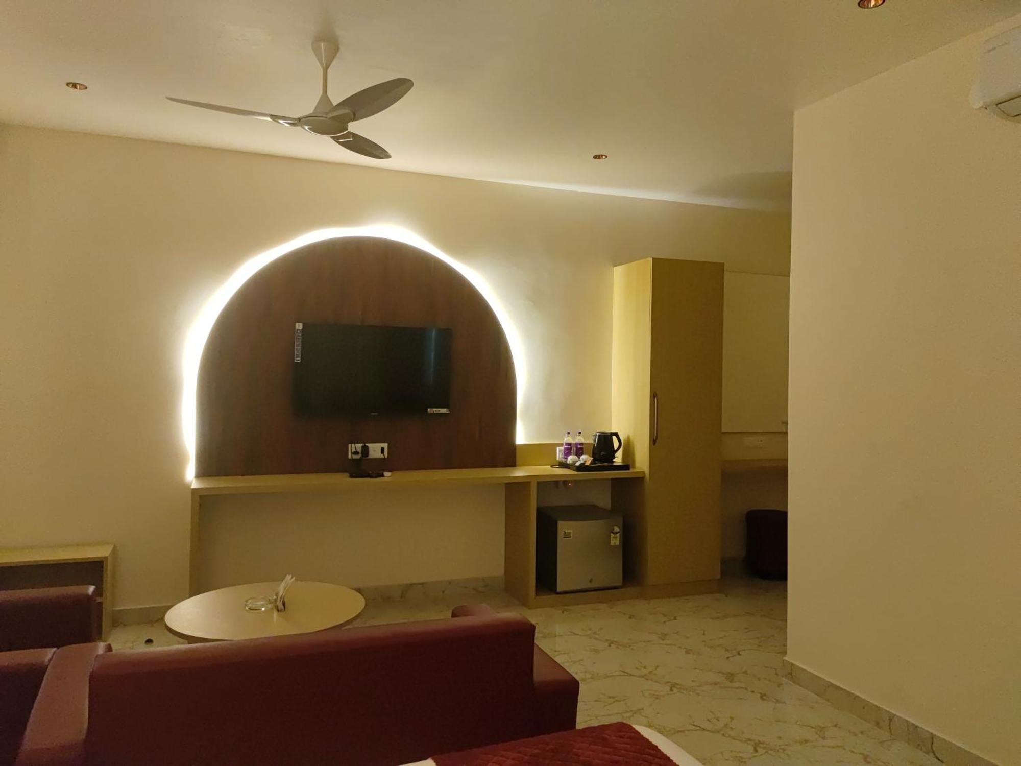 Hotel Meridian Blue Warangal Bagian luar foto
