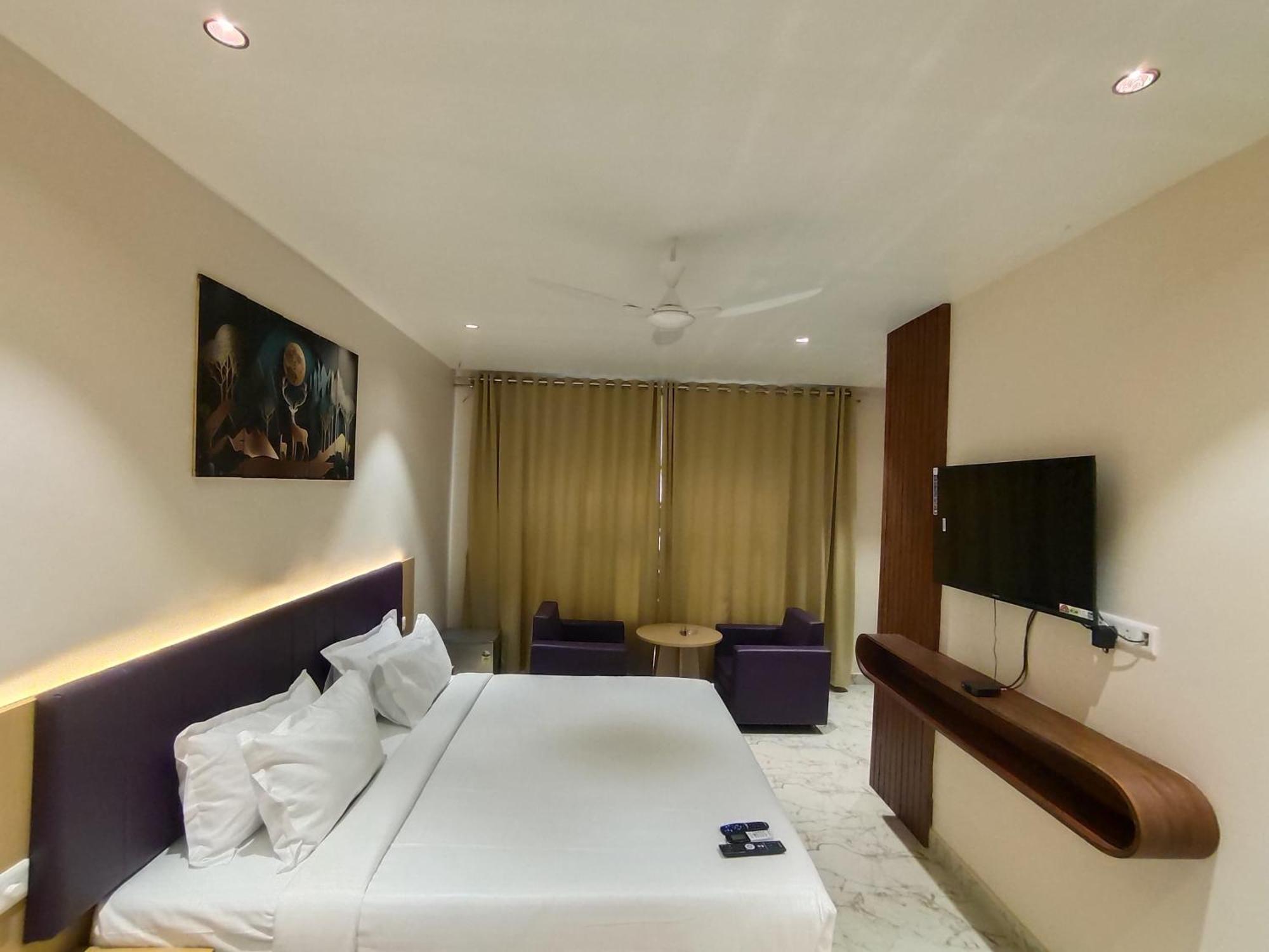Hotel Meridian Blue Warangal Bagian luar foto