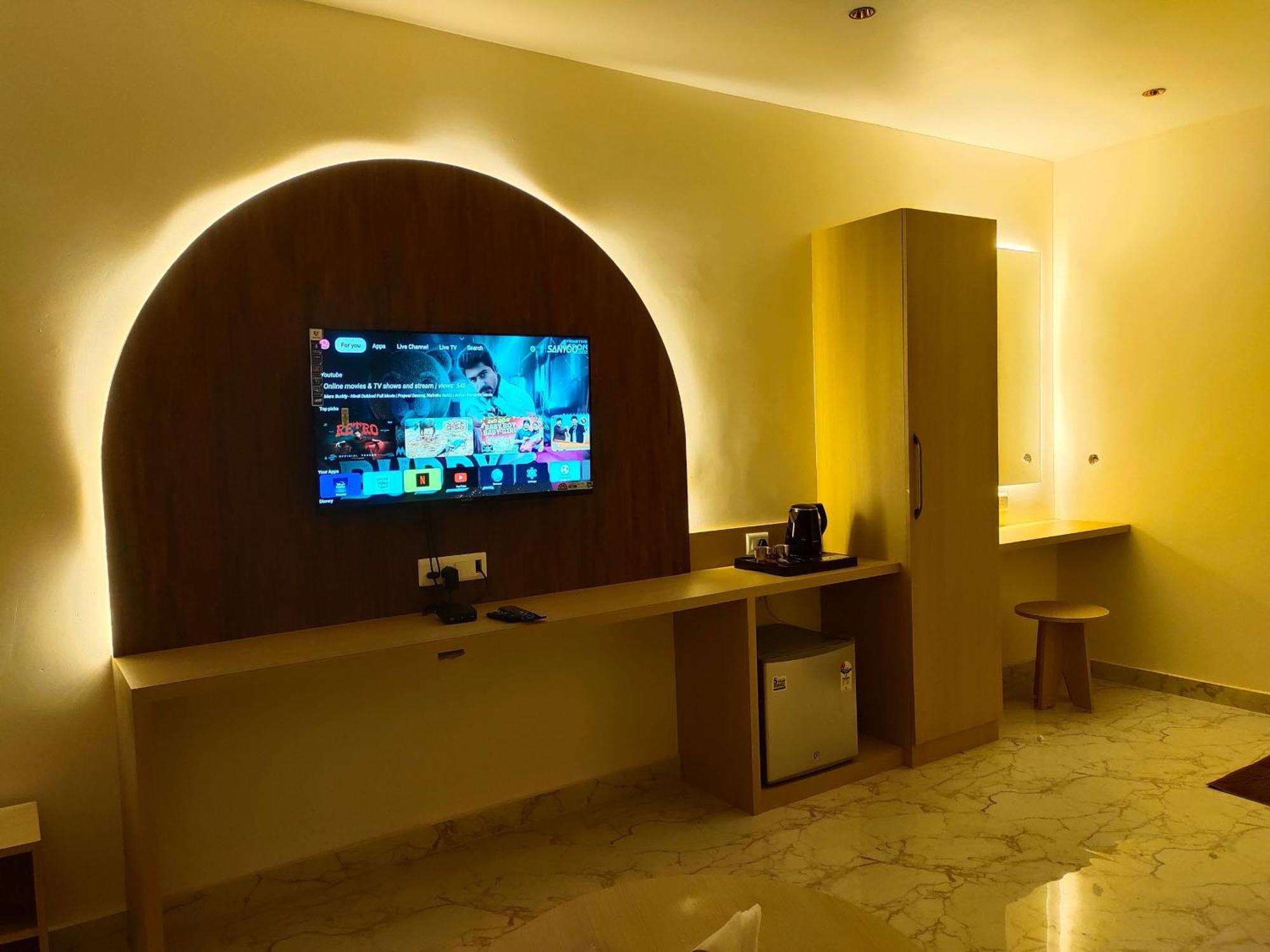 Hotel Meridian Blue Warangal Bagian luar foto