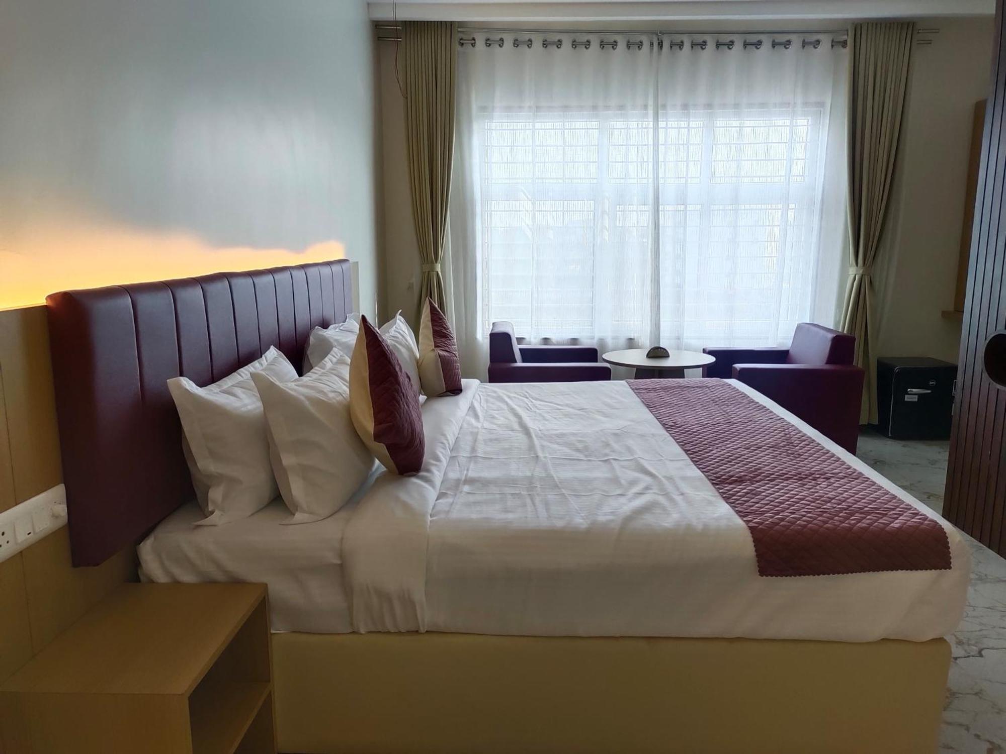 Hotel Meridian Blue Warangal Bagian luar foto