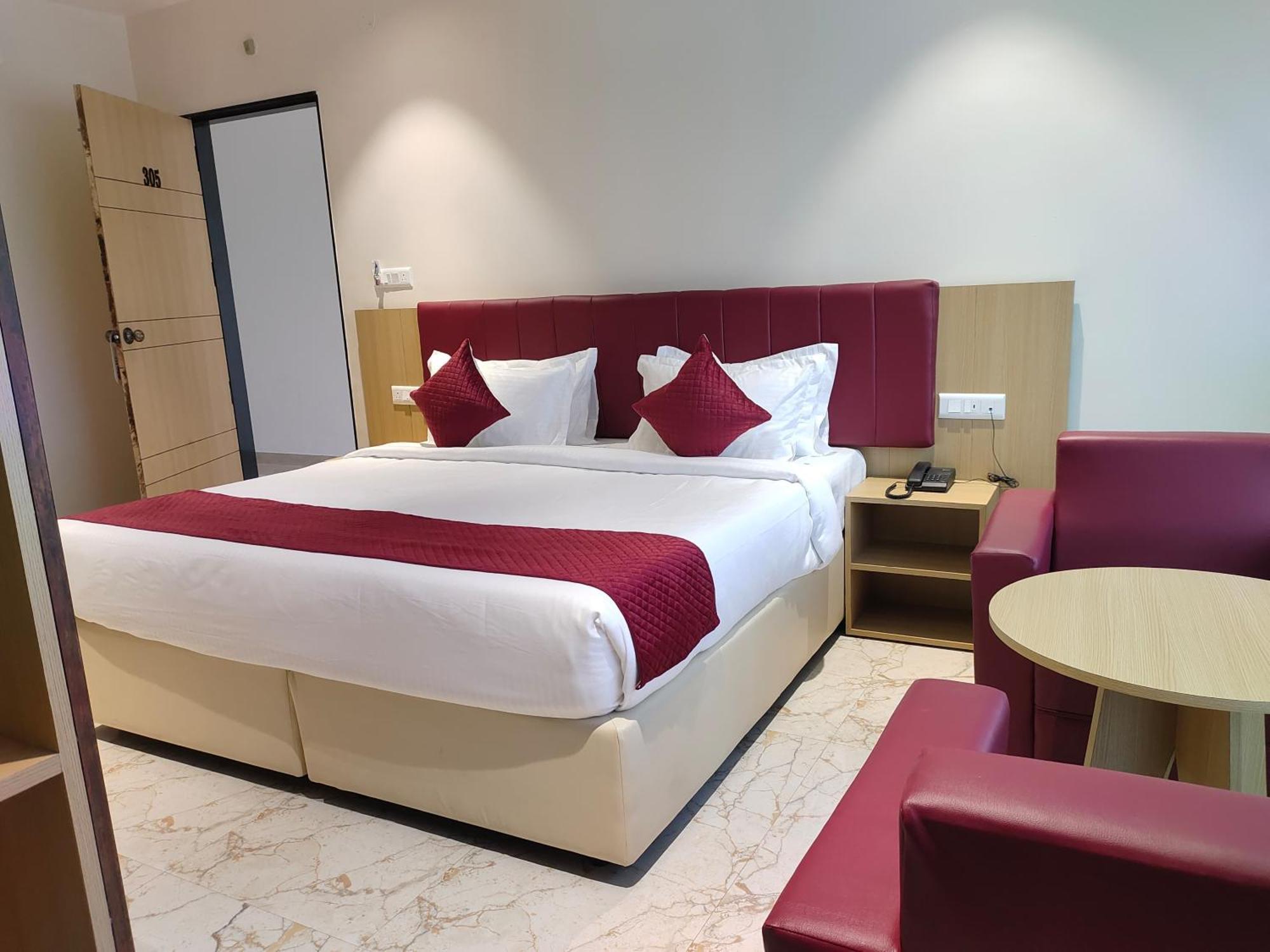 Hotel Meridian Blue Warangal Bagian luar foto
